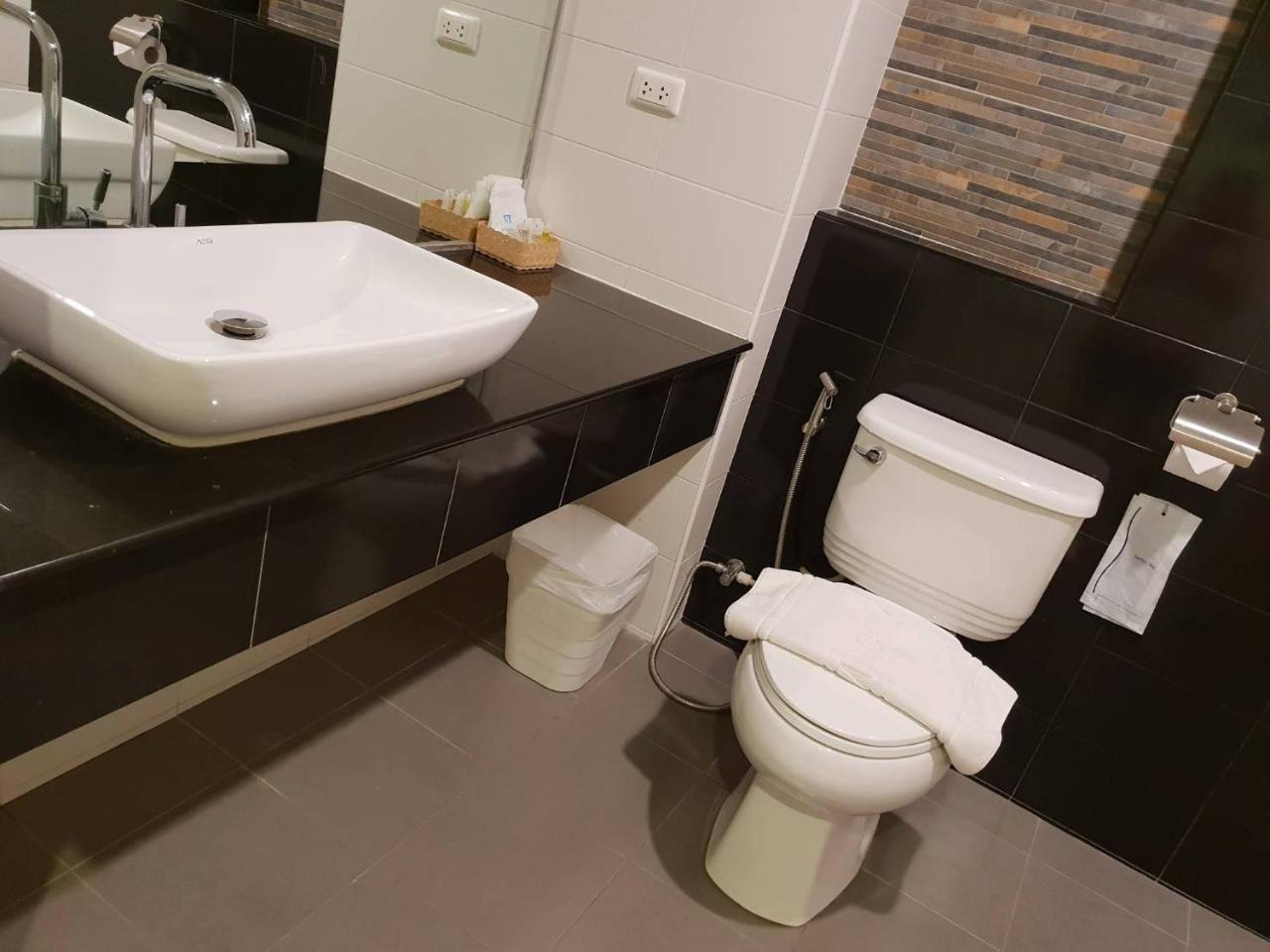 Omg Hotel Khonken Kültér fotó