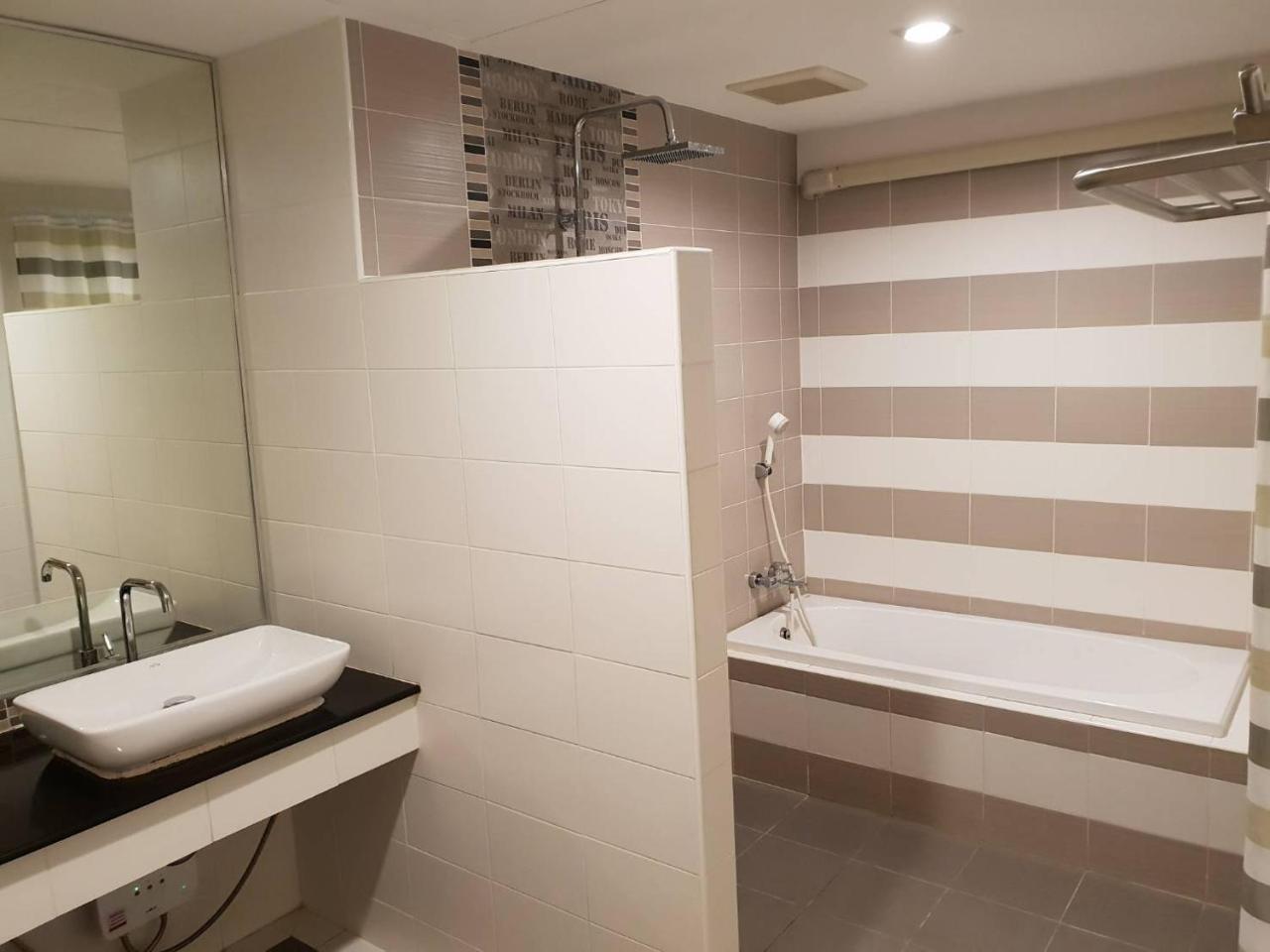 Omg Hotel Khonken Kültér fotó
